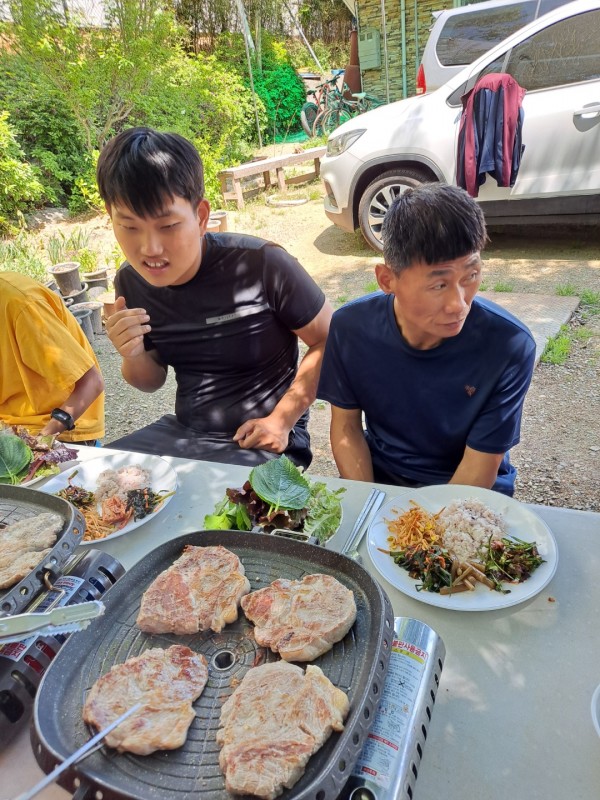 목살아~ 빨리 구워져라~! 저희들은 목살이 더 좋아요~^^